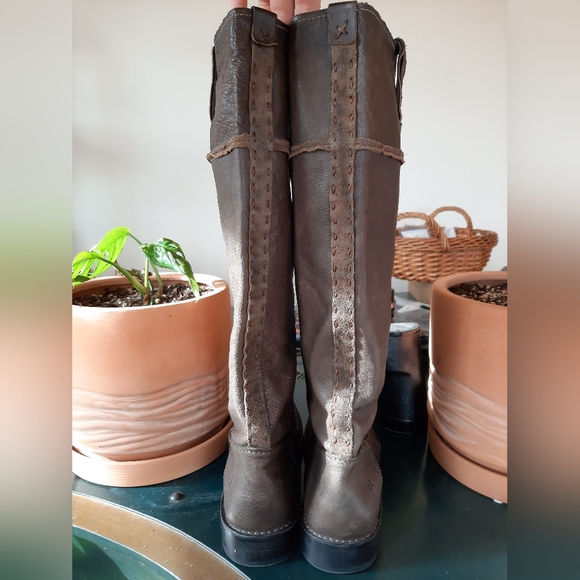 Frye Shirley Leather Cross Stitch Detail Tall Riding Pull Tab Boots👢 Size 7 1/2 - Picture 3 of 8
